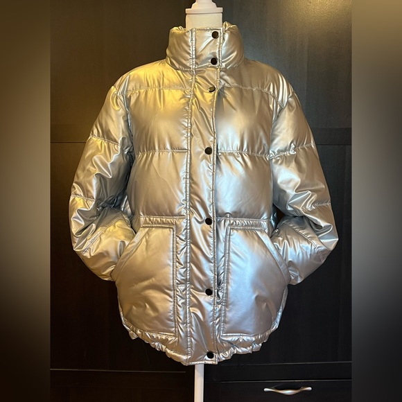 Topshop Jackets & Blazers - Topshop silver metallic puffer jacket. Elastic cuff insets. 2 pockets. Size M